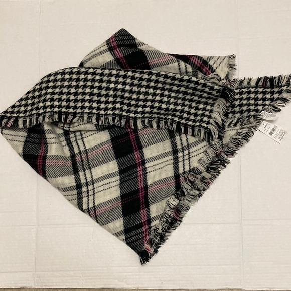 Icing Accessories - ICING Reversible Shawl/Scarf.